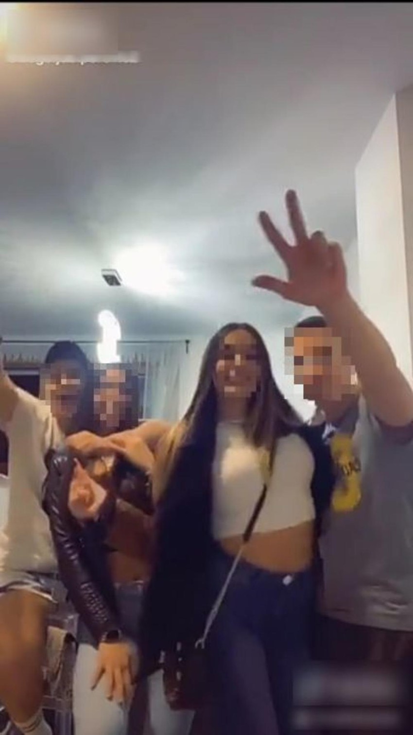 Nina Đogani sa društvom