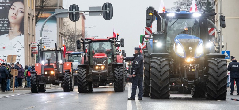 Nowe protesty na granicy. Polacy wysypali ukraińskie zboże na drogę. Ukraina o tę akcję oskarża Rafała Meklera z Konfederacji