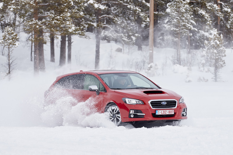 Subaru Snow Drive 2016 Norwegia zimą rozgrzewa do
