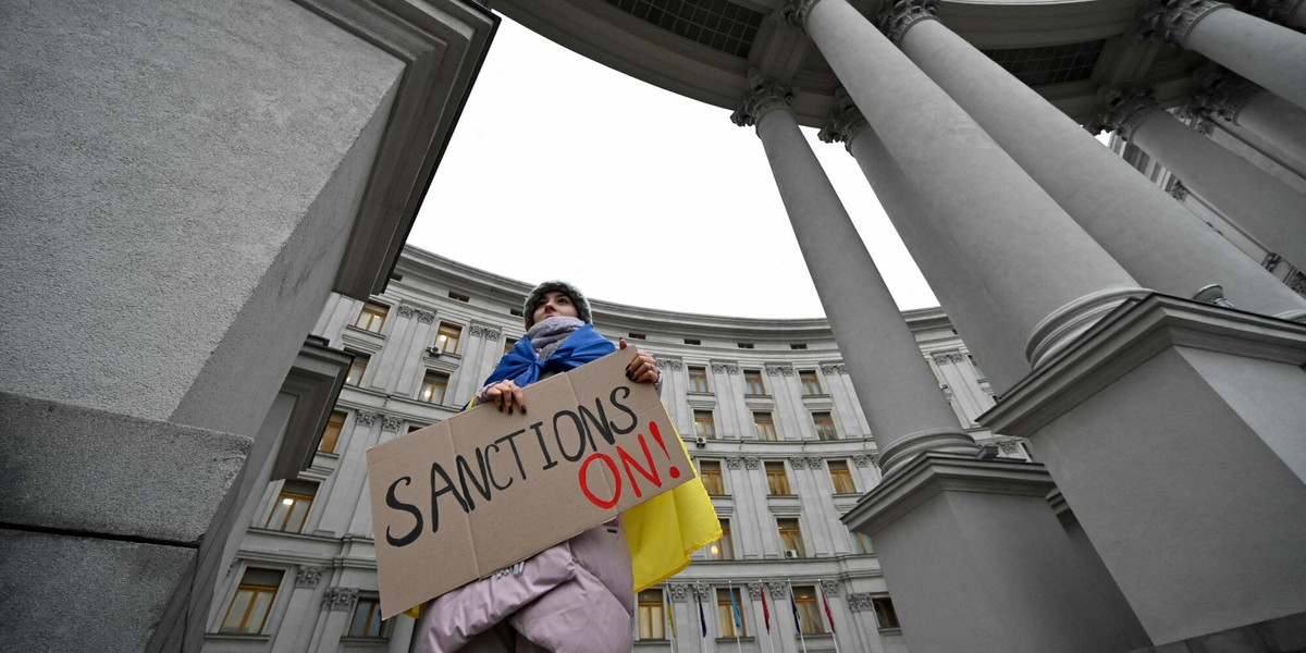 Protest w Kijowie mający nakłonić Zachód do nałożenia sankcji na Rosję