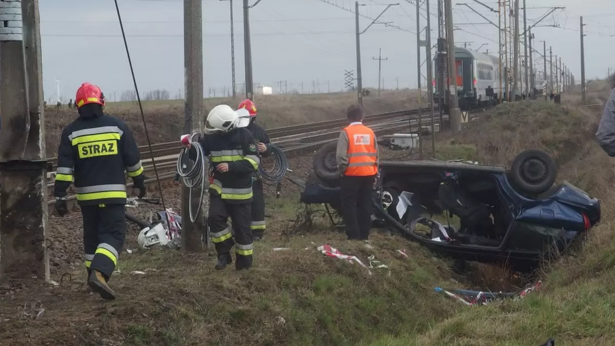 Tragiczny wypadek na przejeździe kolejowym