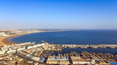 ferie pod palmami czy w śniegu? co wolą polacy? te kierunki robią furo