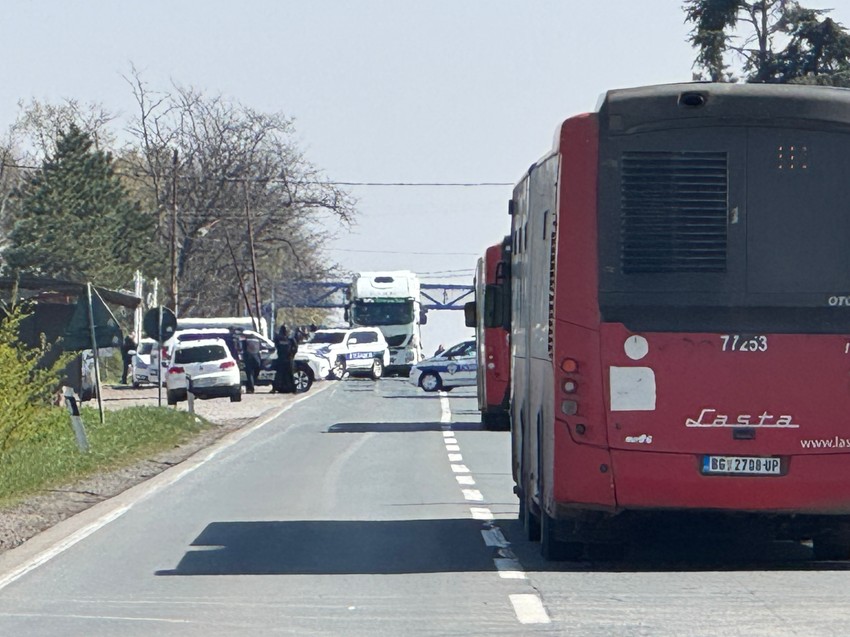 Muškarac na Ibarskoj magistrali preti samoubistvom