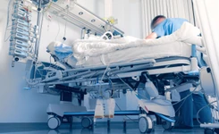 Pielęgniarka, salowa, sanitariusz – ile dokładnie zarabiają?