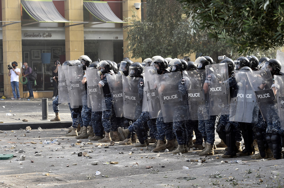 Antyrządowe protesty w Libanie przybierają na sile. Starcia demonstrujących z policją