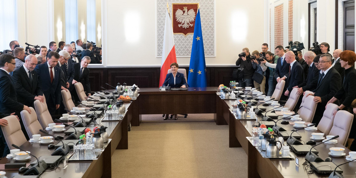 Rząd ma się czym martwić. Tak Polacy oceniają ministrów Szydło