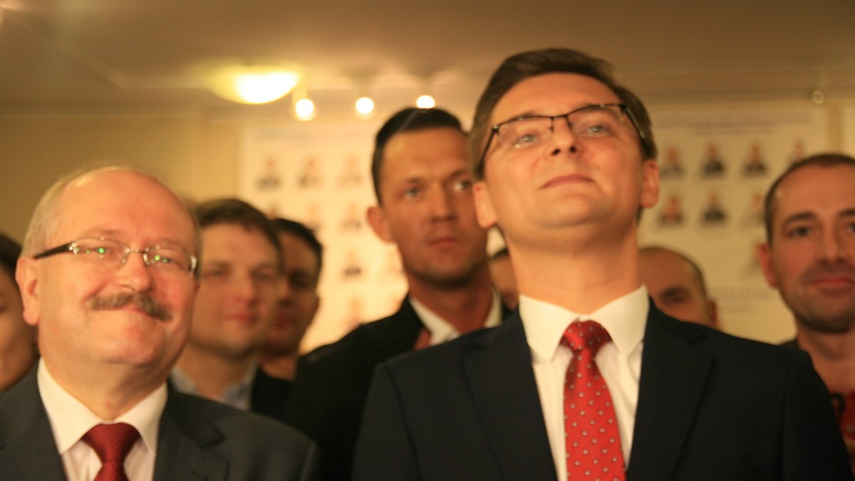 Wiceprezydent Katowic Marcin Krupa, reprezentujący komitet Forum Samorządowe i Piotr Uszok oraz były prezes NFZ Andrzej Sośnierz, startujący z ramienia PiS będą walczyć w drugiej turze wyborów o fotel prezydenta Katowic.