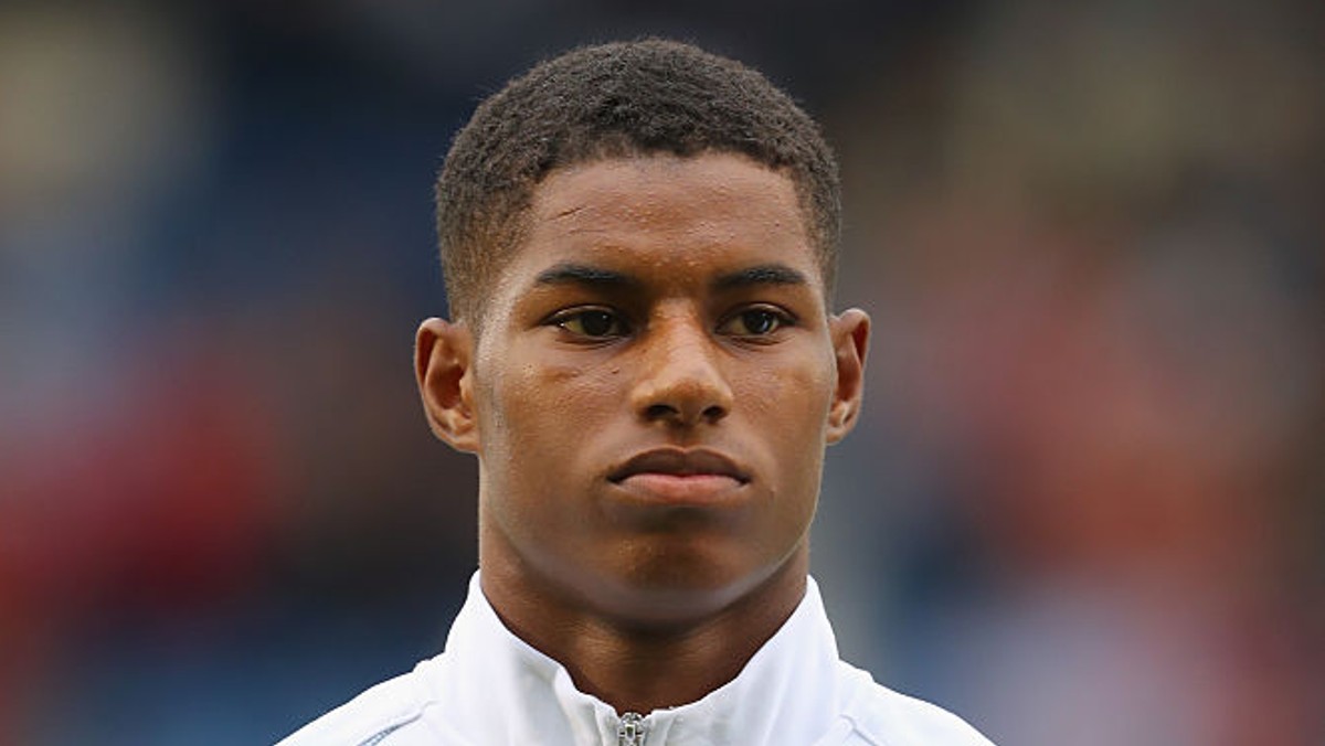 Marcus Rashford, jako jeden z niewielu młodych piłkarzy, uchodzi w Anglii za dobrze wychowanego młodego człowieka. Jednak nikt nie jest ideałem i do Manchesteru United zgłosili się jego sąsiedzi, narzekając na hałasy dobiegające z jego domu, które zakłócają ich spokój.