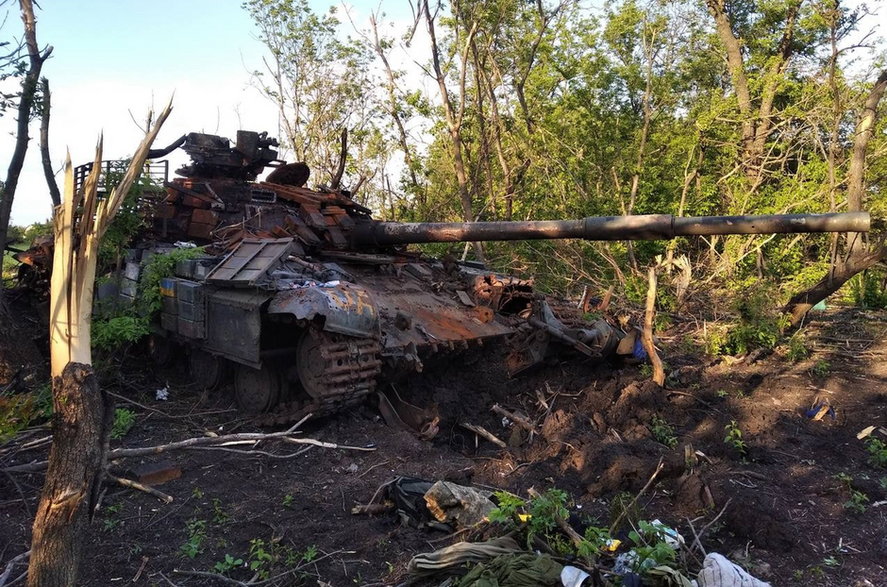 Potwierdzone wizualnie straty Sil Zbrojnych Ukrainy w czołgach obejmują około 400 wozów rodziny T-64.