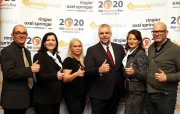 A médiaösszefogás jelképe: a kiadó főszerkesztői is elmennek szűrésekre (Hidváry Péter, Maróy Krisztina, Kovács Tibor, Simon Izabella, Forrás Dávid)  