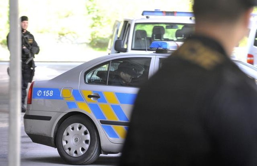 Policija privodi bivšeg ministra poljoprivrede Ivana Fuksu u sklopu istrage