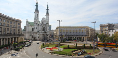 Tęcza z pl. Zbawiciela trafi do Poznania? Miałaby ubarwić betonową Kaponierę