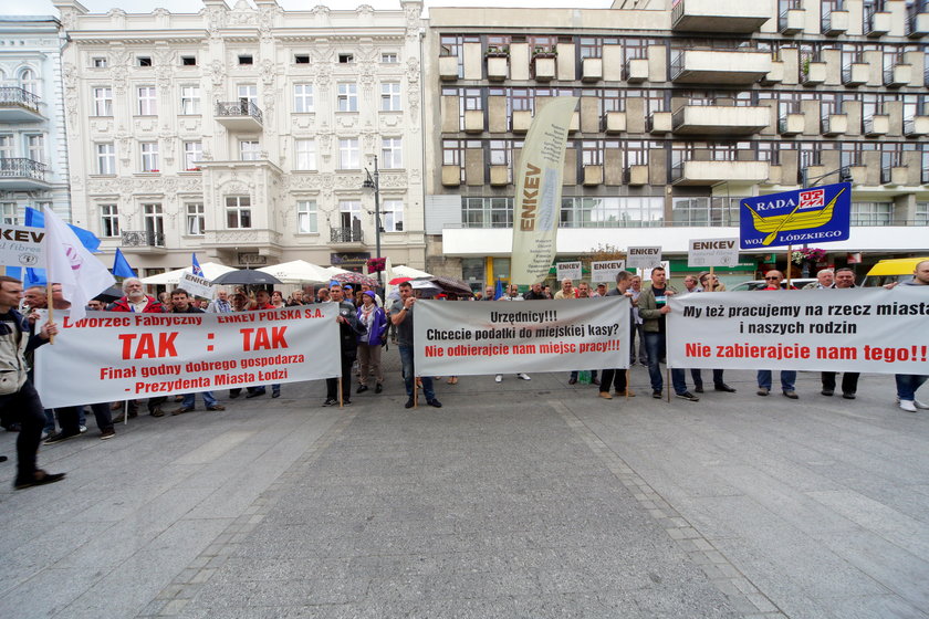 Pracownicy firmy Enkev protestowali pod urzędem miasta