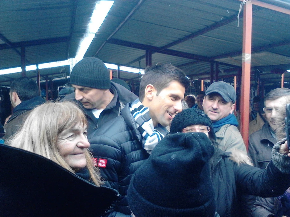 Obožavaoci: Nole je zastao da se slika sa svima