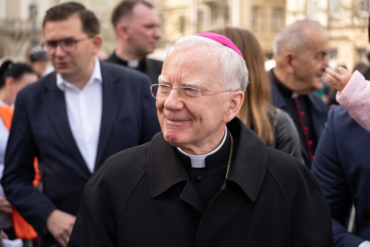 Taką emeryturę ma dostać abp Marek Jędraszewski. Już sama podstawa robi wrażenie