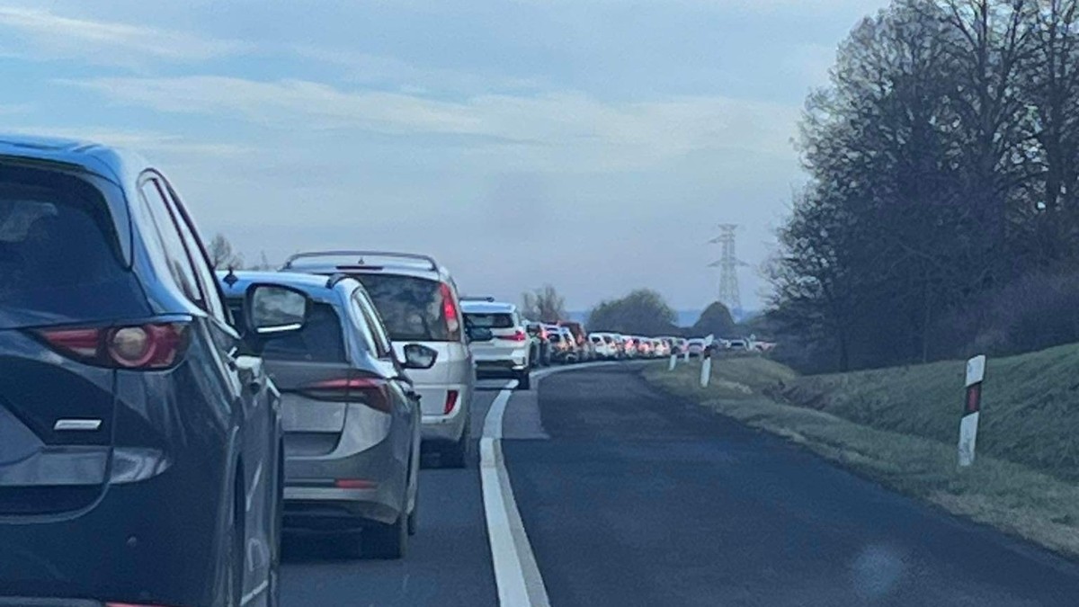 Tragédia: halálos áldozata is van az M3-ason történt karambolnak, ketten súlyosan megsérültek