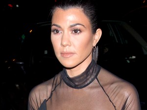Jaj! Kourtney Kardashian tényleg ezzel a 20 éves sráccal randizik?