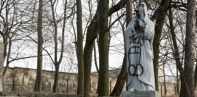 Zbezcześcili świątynię. Mają ich!