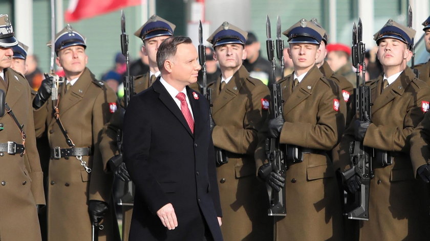 Andrzej Duda podczas uroczystej odprawy warty przed Grobelm Nieznanego Żołnierza