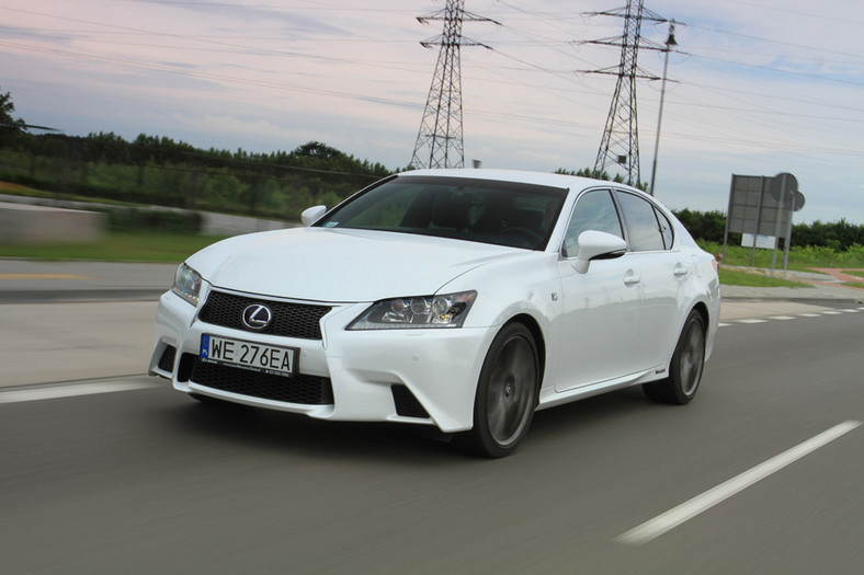 Lexus GS 450h: sportowy i multimedialny