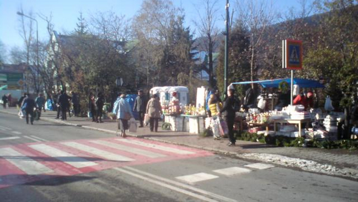 W związku z dniem Wszystkich Świętych w Zakopanem pojawią się utrudnienia w ruchu. Policjanci apelują też o zachowanie ostrożności.