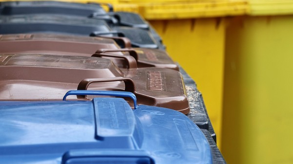 Od nowego roku zbędna odzież i tekstylia nie powinny trafiać do odpadów zmieszanych.