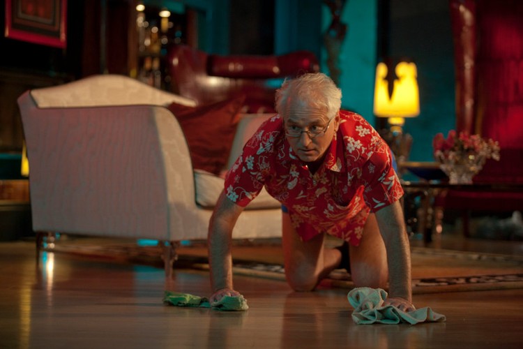 ŻENUJĄCA SCENA<br /><br />
Mariusz Pujszo kopulujący (z poduszką) - Kac Wawa