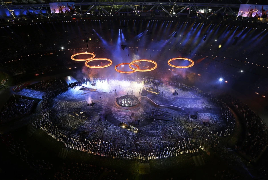 Pet olimpijskih prstena spojilo se iznad pozornice