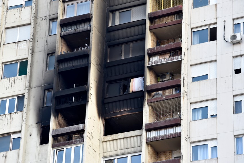 Požar je izbio u stanu na 13. spratu i zahvatio je i dva sprata iznad