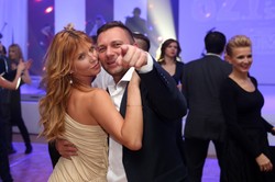 Rzecznik PZPN oświadczył się pięknej aktorce. Agata Załęcka pokazała pierścionek [FOTO]