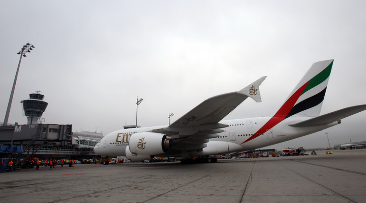 Az Emirates Dubajba tartó gépén lévő szemtanú szerint 90 percig próbálták újraéleszteni Attilát /Fotó: Europress - Getty Images