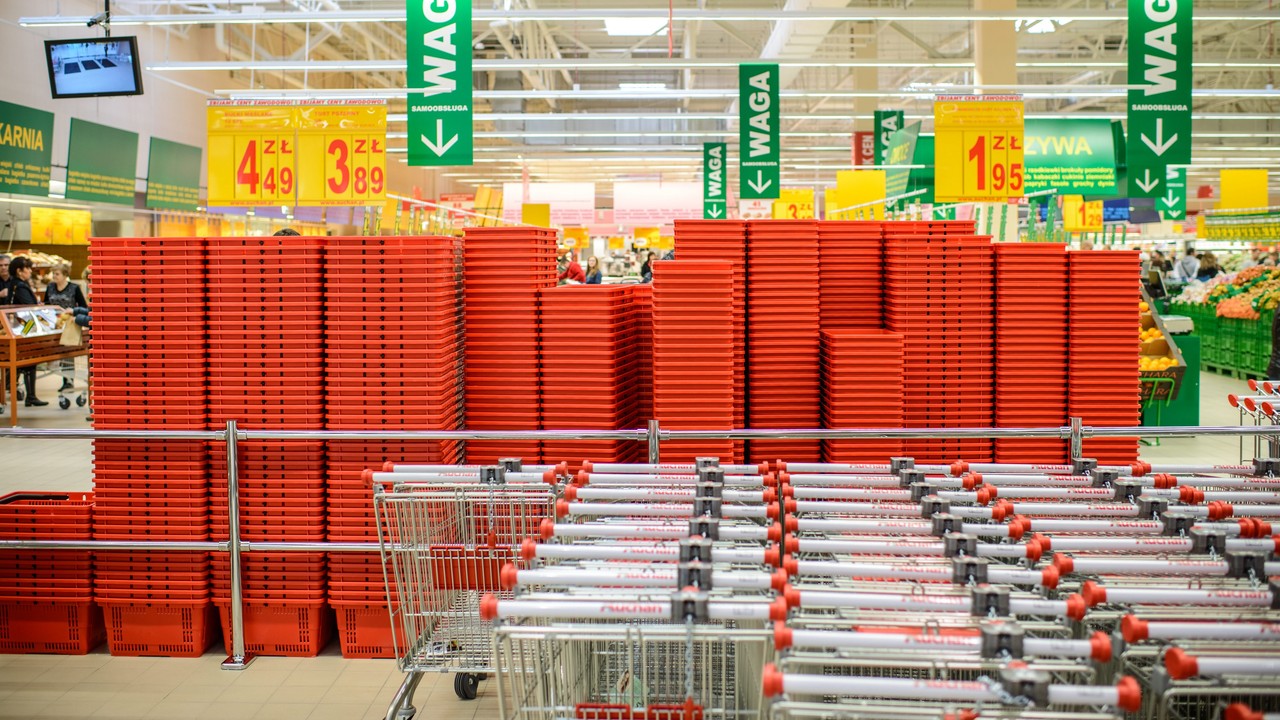 Niedziele handlowe 2025. Kiedy sklepy otwarte będą przez cały weekend?