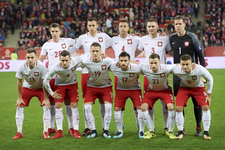 Z przodu, od lewej: Maciej Rybus, Krzysztof Mączyński, Piotr Zieliński, Maciej Makuszewski, Tomasz Kędziora i Karol Linetty; z tyłu, od lewej: Jakub Świerczok, Jarosław Jach, Thiago Cionek, Artur Jędrzejczyk i bramkarz Wojciech Szczęsny