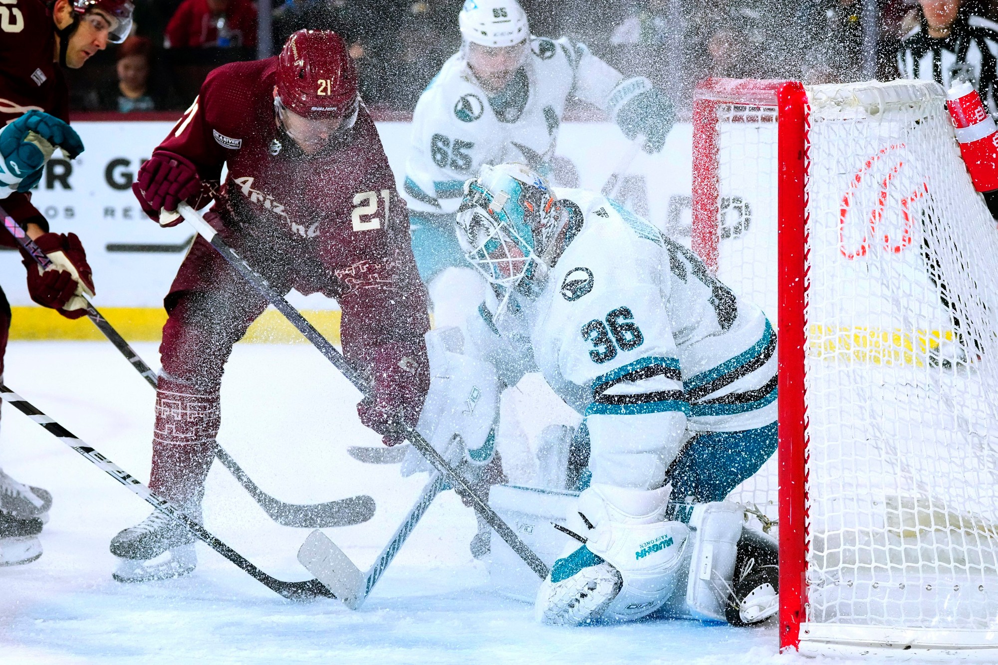 Slovenský hokejista Miloš Kelemen zaznamenal svoj prvý gól v NHL.