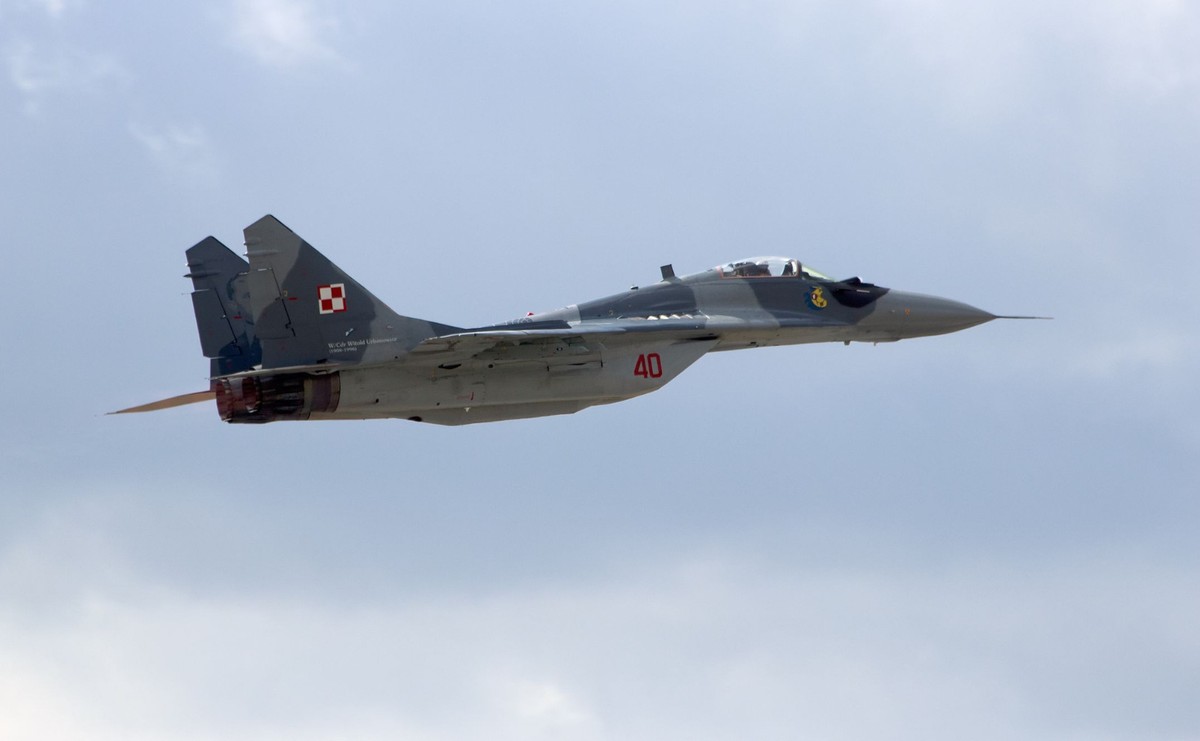 Siemoniak o odebraniu uprawnień pilotom MiG-29: Macierewicz rozmontował system bezpieczeństwa