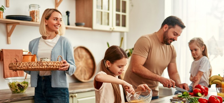 Karta Dużej Rodziny także dla rodzin wychowujących dwójkę dzieci. Te osoby często nie wiedzą, że mogą korzystać ze zniżek. Wystarczy złożyć wniosek