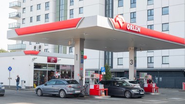 ile będzie kosztować litr benzyny po atakach na bliskim wschodzie? eksperci podają konkretną kwotę