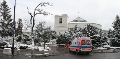 Dzieci umierają, a na polityków karetka czeka non-stop