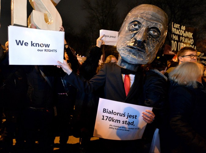 Manifestacje przed Sejmem w związku z aferą wokół Trybunału Konstytucyjnego