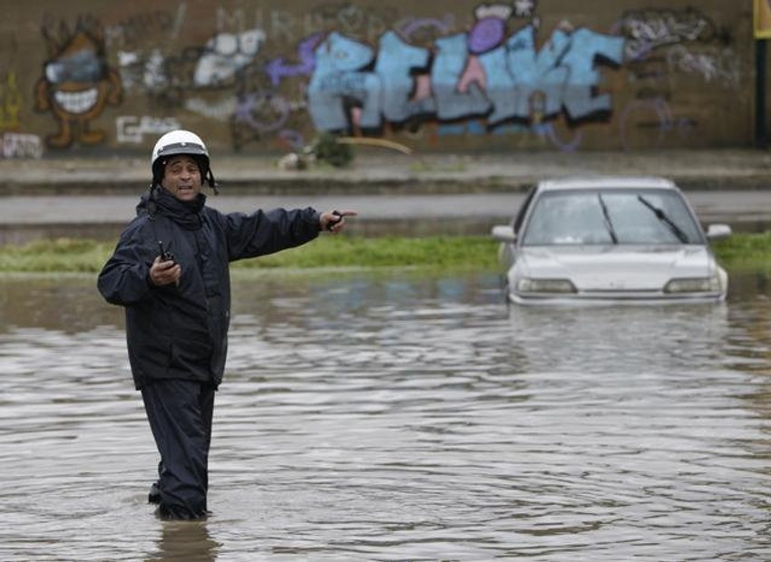 Poplavljeni automobil u Bejrutu