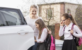 Koronawirus na świecie: Odmrażanie zamienia się w edukacyjny eksperyment