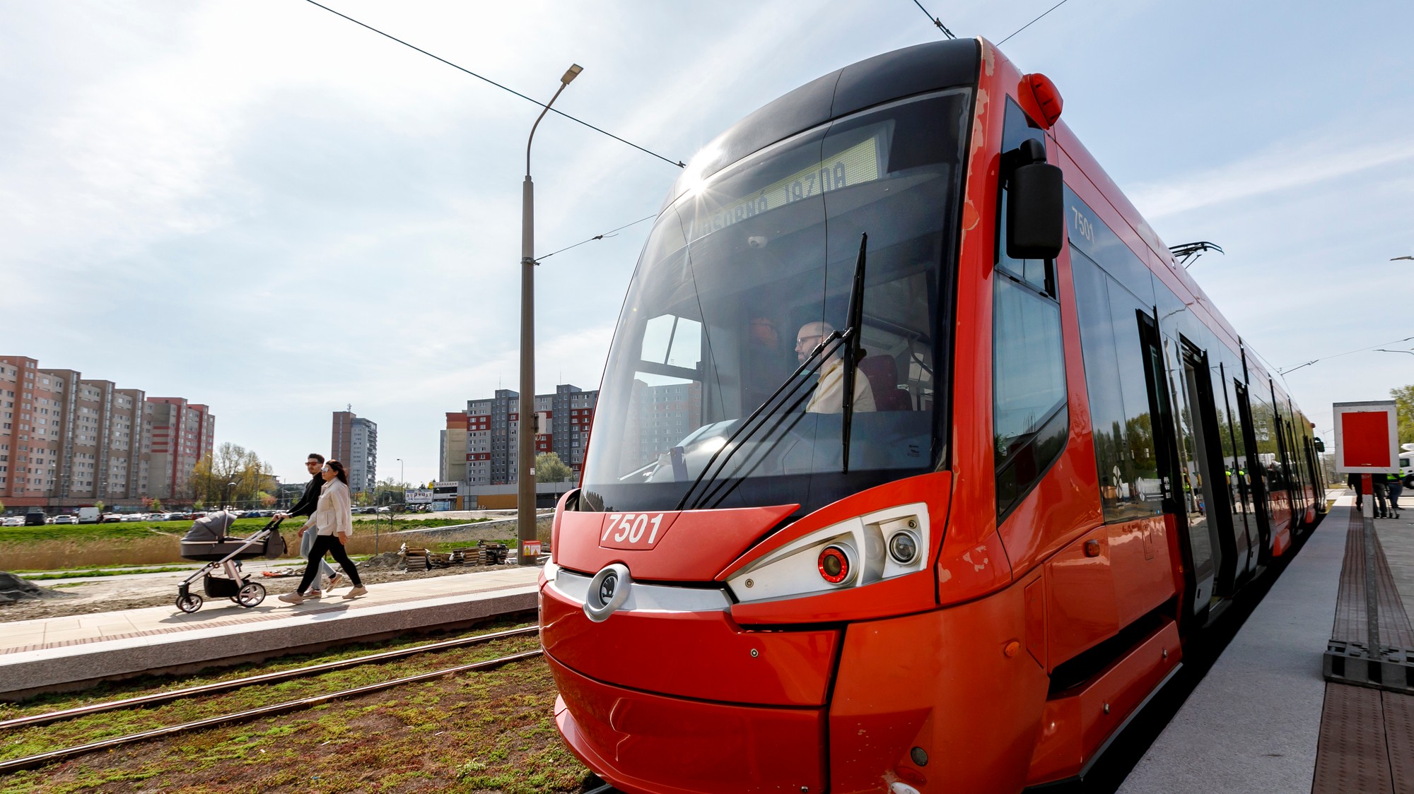 Električková trať v bratislavskej Petržalke.