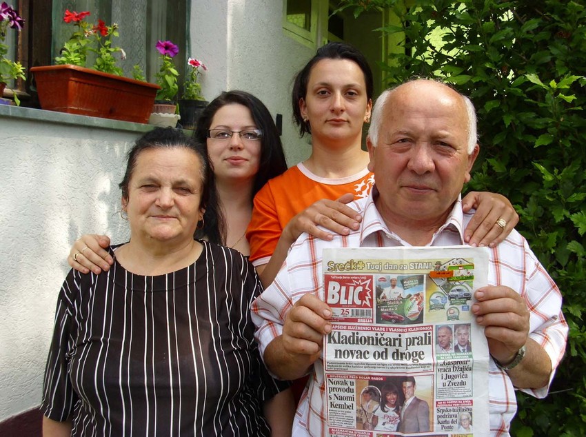 Bogoljub i Spomenka sa ćerkama Natašom i Aleksandrom