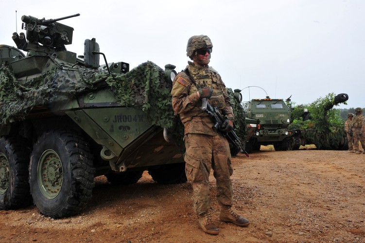 To już szósta edycja ćwiczeń, w których uczestniczy 18 państw członkowskich NATO i pięć państw Partnerstwa dla Pokoju. W czterech komponentach: lądowym, powietrznym, morskim i wojsk specjalnych ćwiczy ok. 31 tys. żołnierzy, w tym 12 tys. z Polski. 

<br><br> (zuz) PAP/Marcin Bielecki