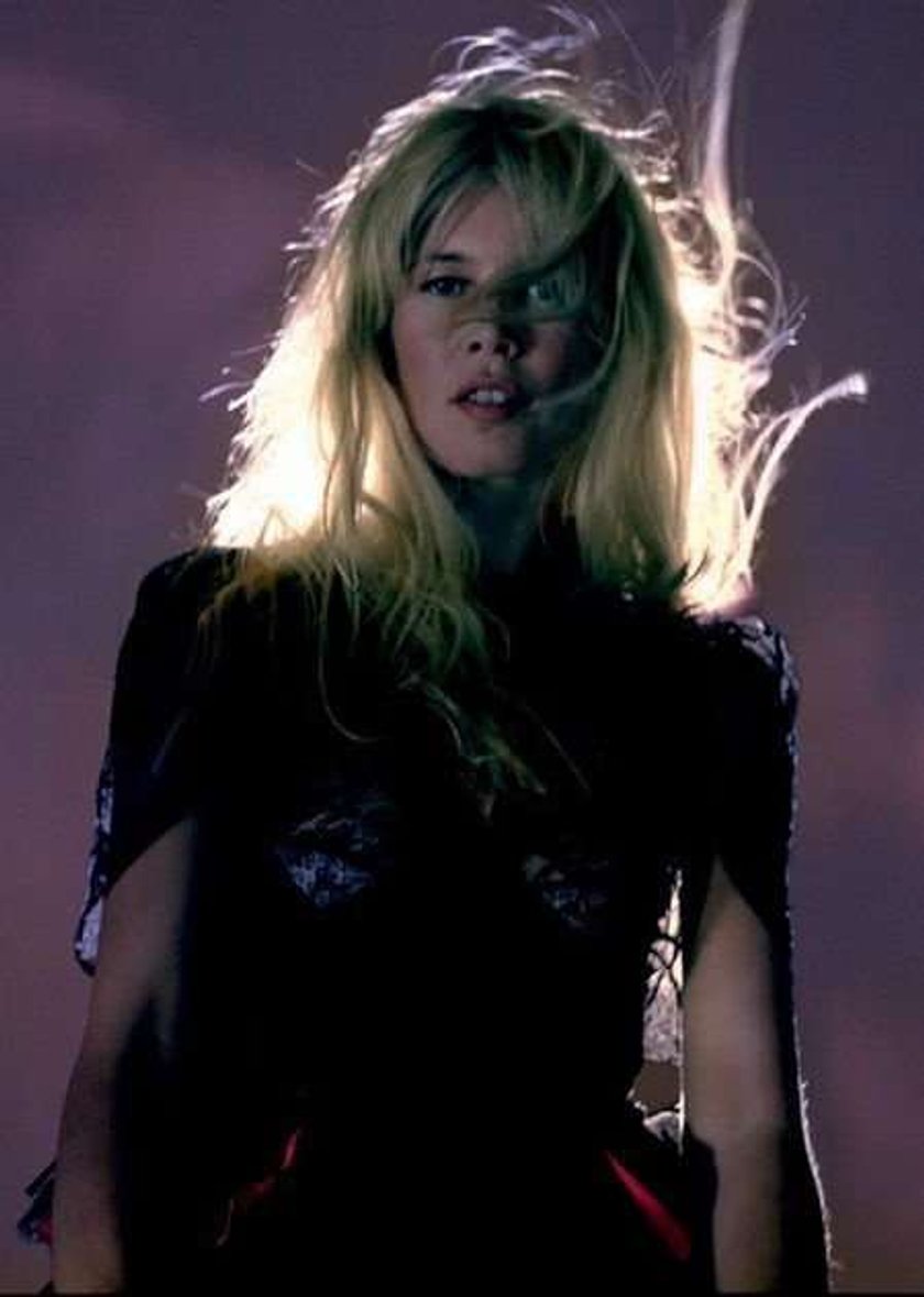 Claudia Schiffer topless. Foto!