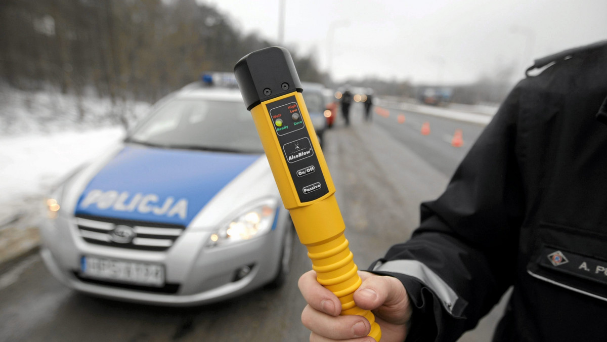 Działacz PO skazany za jazdę w stanie nietrzeźwym znów jest wiceprzewodniczącym partii w powiecie sandomierskim, bo przedstawił zaświadczenie, że nie figuruje w rejestrze karnym - informuje "Gazeta Wyborcza".