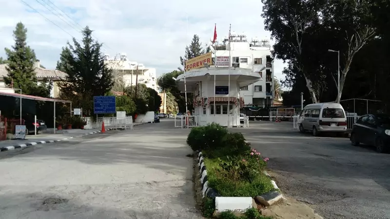 Posterunek graniczny w Nikozji oddziela dwie części Cypru. Fot. Natalia Andruszko