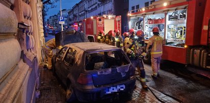 Makabra w Przemyślu. W centrum miasta zapłonął samochód, w środku odnaleziono zwęglone zwłoki 