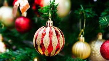 wyrzuciłeś? pożałujesz! bombki z czasów prl osiągają zawrotne ceny. to