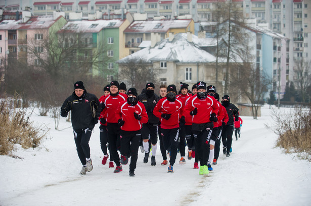 Lotto Ekstraklasa: Piłkarze Cracovii trenowali w... maskach. Tak chronili się przed smogiem